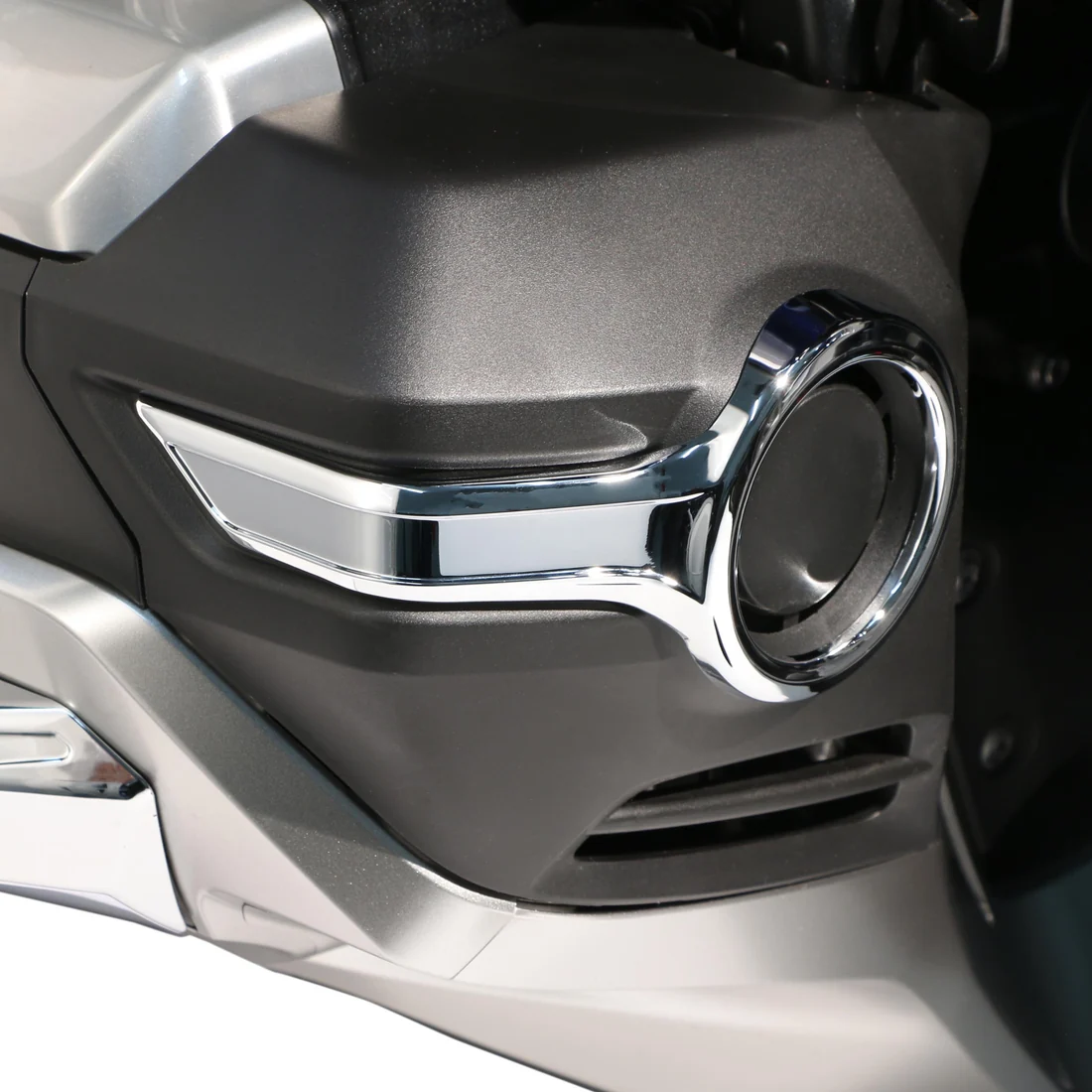 CHROME Fog Light Trim Rings / '18-UP
