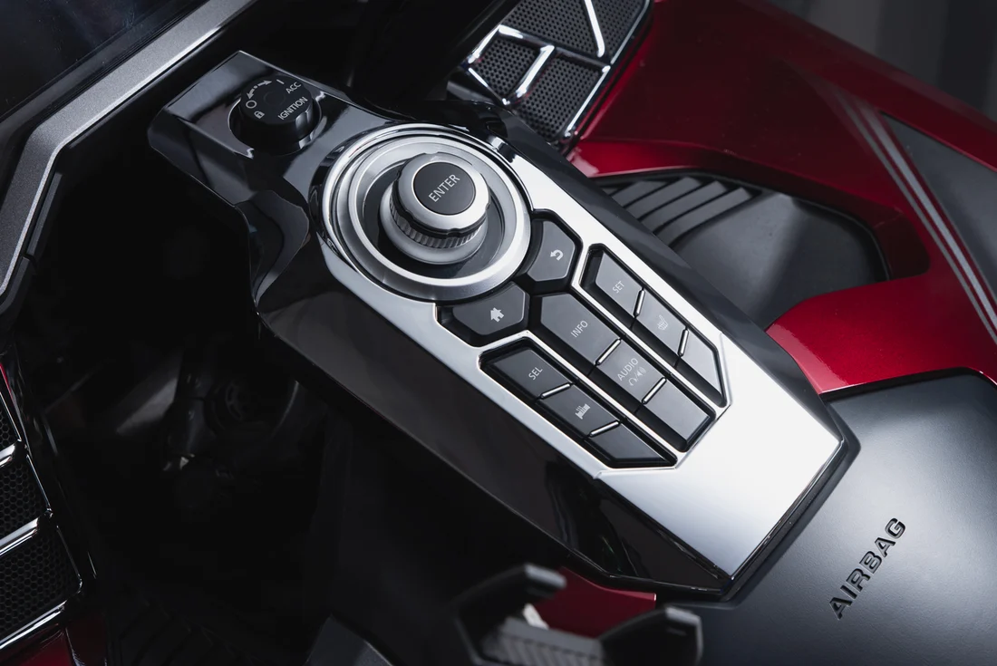 TWINART CHROME Switch Panel Cover / '18-UP