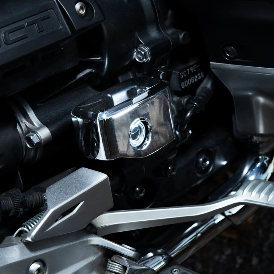 TWINART CHROME Rear Master Cylinder Cover / '18-up