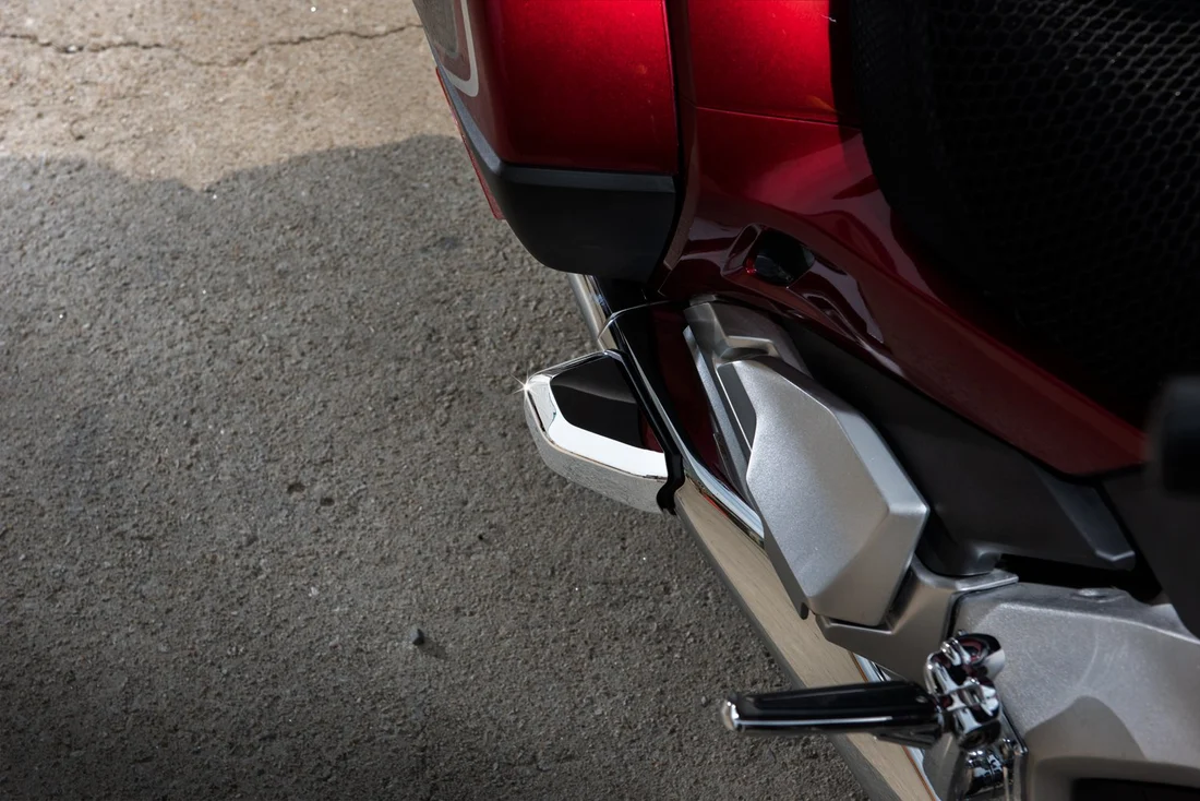 TWINART CHROME Saddlebag Guard Covers / '18-UP